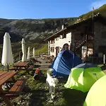 Rifugio Fontana Mura Campsite *